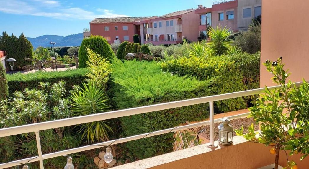 Chambre Lit 2 Personnes Dans Appartement Du Logeur Mandelieu Exteriör bild