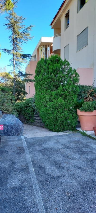 Chambre Lit 2 Personnes Dans Appartement Du Logeur Mandelieu Exteriör bild